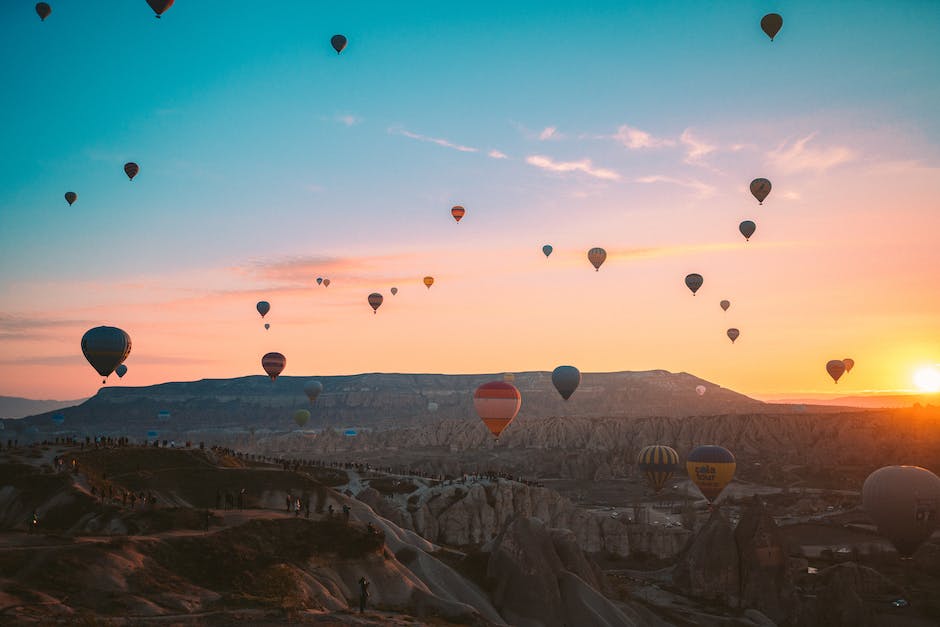 Sunset Serenades: The Ultimate Playlist For Your California Cannabis Adventure