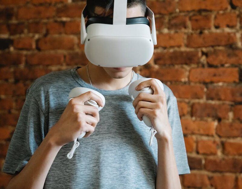 the-intersection-of-cannabis-and-technology-innovative-tools-for-the-modern-consumer_featured_photo